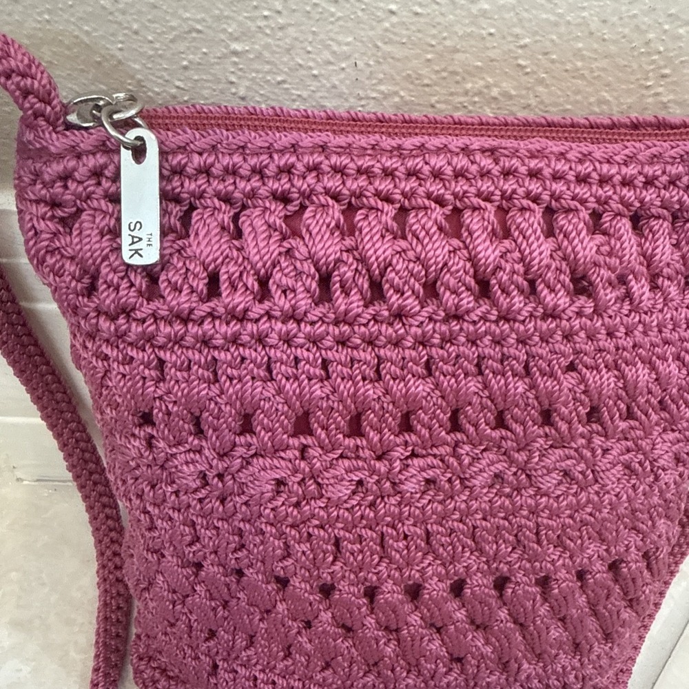 The Sak Pink Crochet Shoulder Bag Zip Closure Crossbody Boho Festival Hippie - Picture 2 of 10
